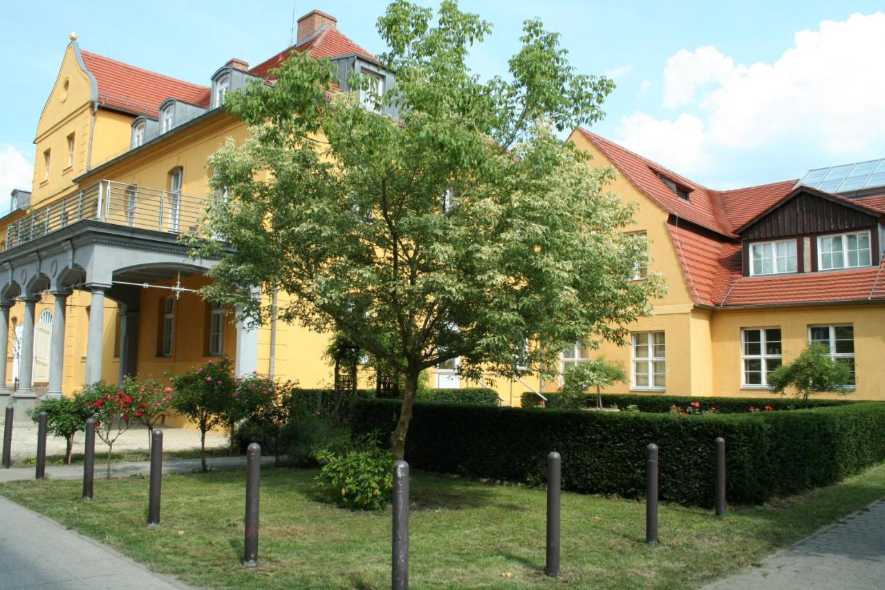 Hotel Vierseithof Лукенвалде Екстериор снимка