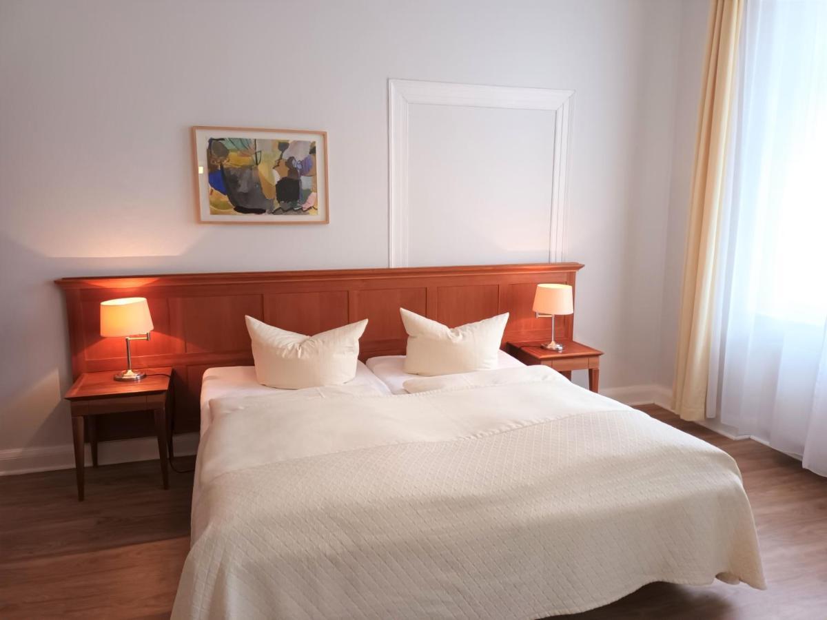 Hotel Vierseithof Лукенвалде Екстериор снимка