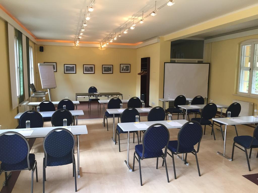 Hotel Vierseithof Лукенвалде Екстериор снимка
