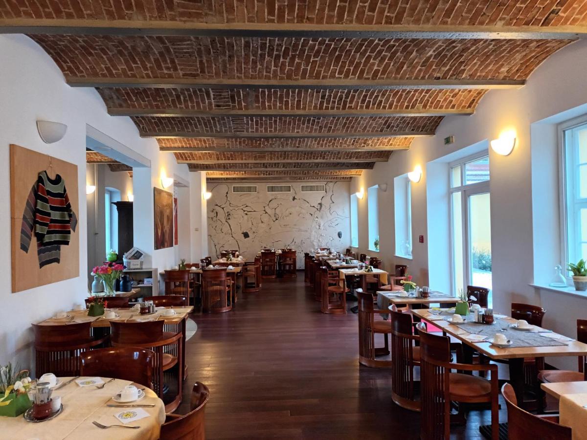 Hotel Vierseithof Лукенвалде Екстериор снимка