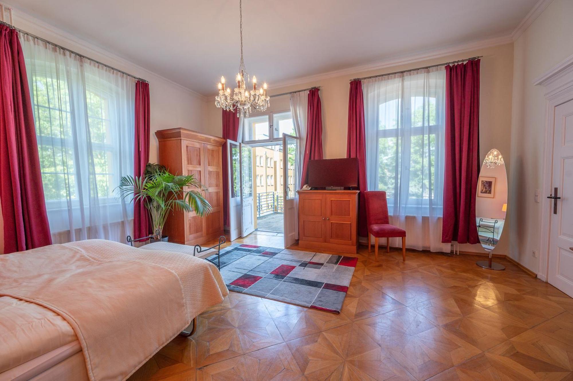 Hotel Vierseithof Лукенвалде Екстериор снимка