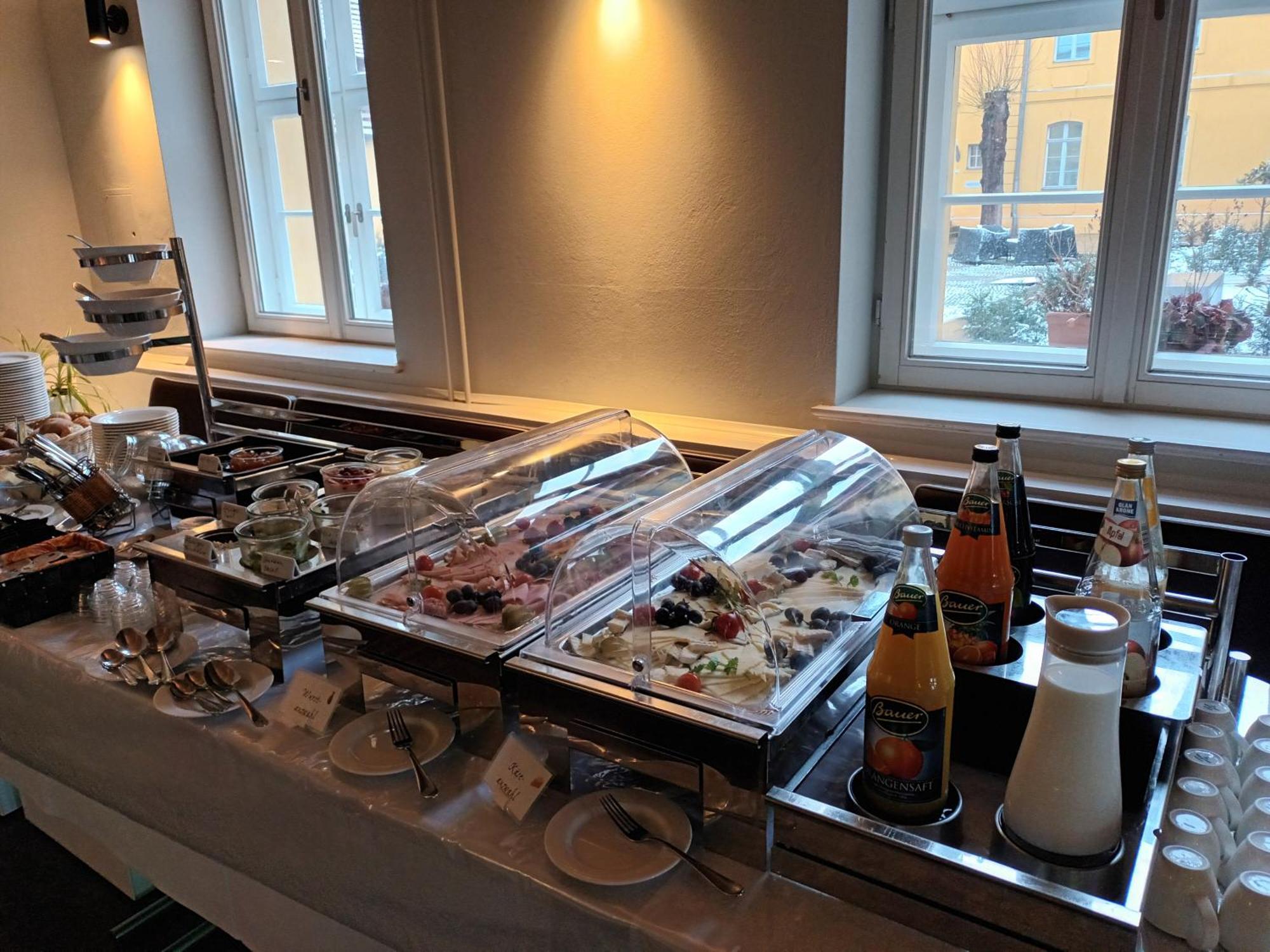 Hotel Vierseithof Лукенвалде Екстериор снимка