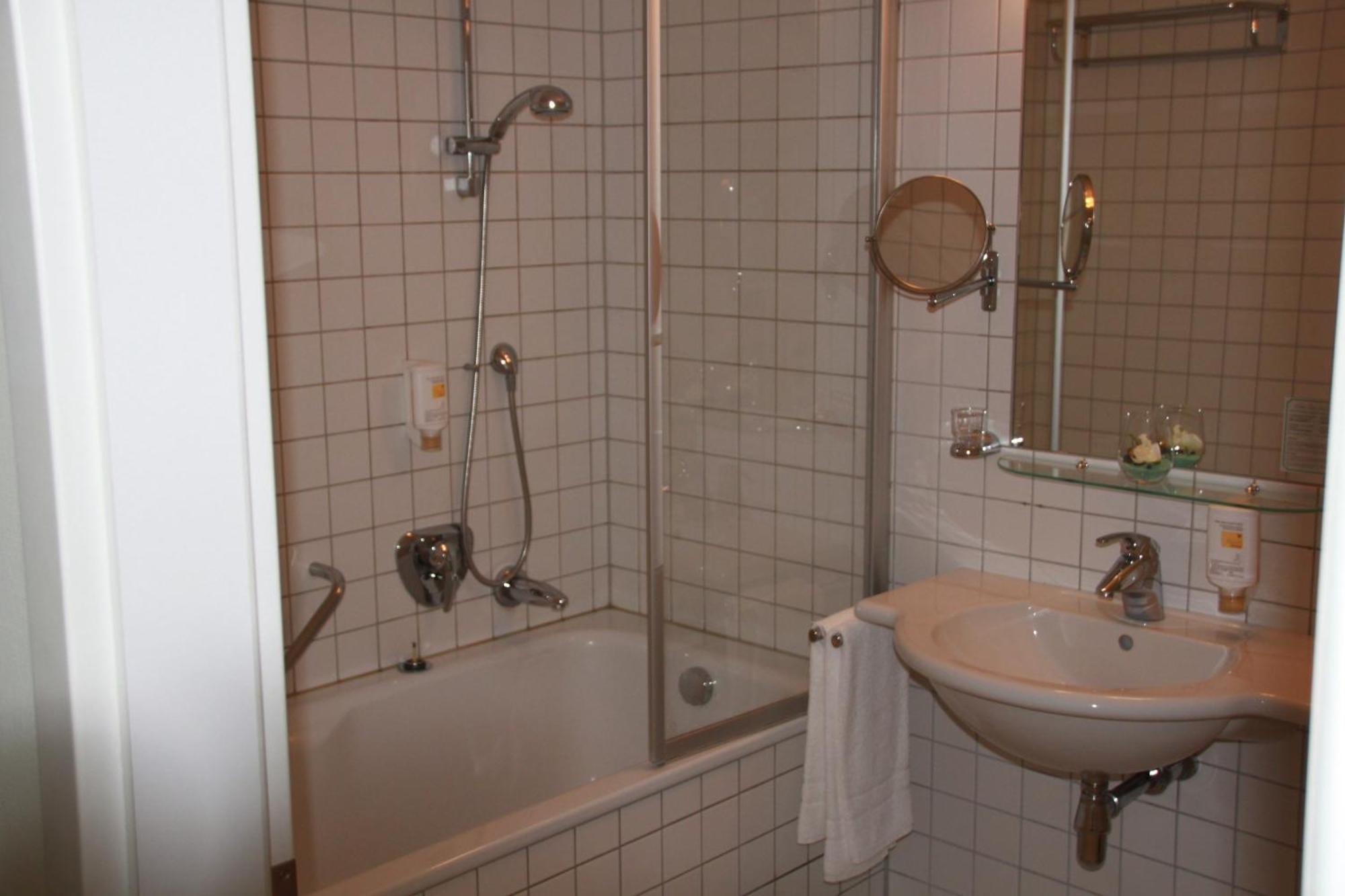 Hotel Vierseithof Лукенвалде Екстериор снимка