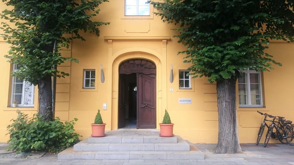 Hotel Vierseithof Лукенвалде Екстериор снимка