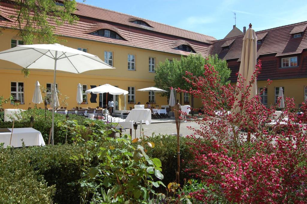 Hotel Vierseithof Лукенвалде Екстериор снимка