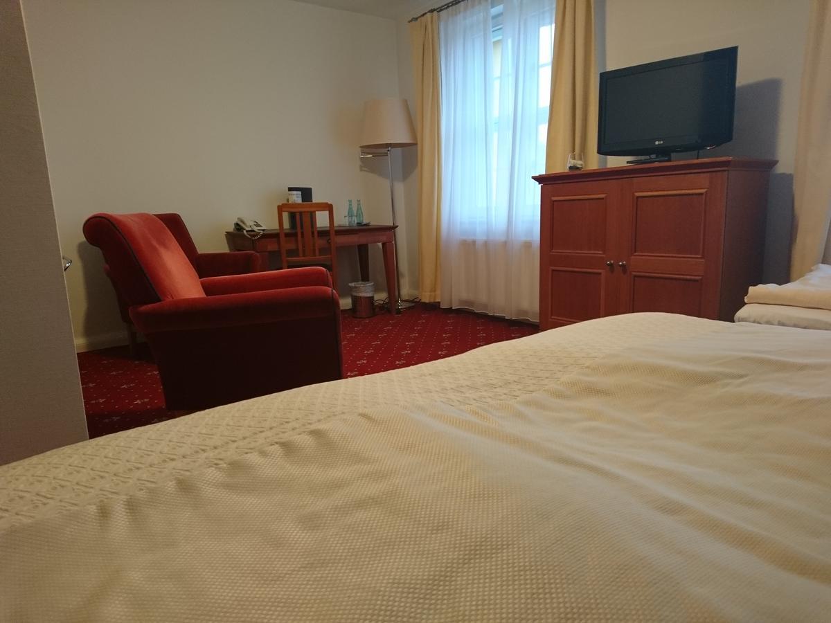 Hotel Vierseithof Лукенвалде Екстериор снимка