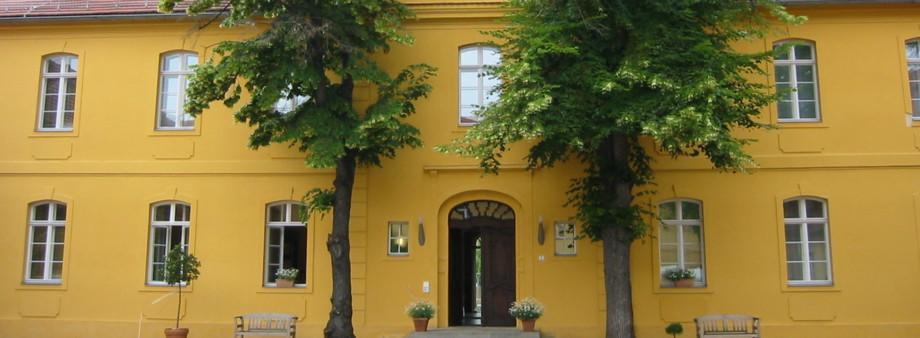 Hotel Vierseithof Лукенвалде Екстериор снимка