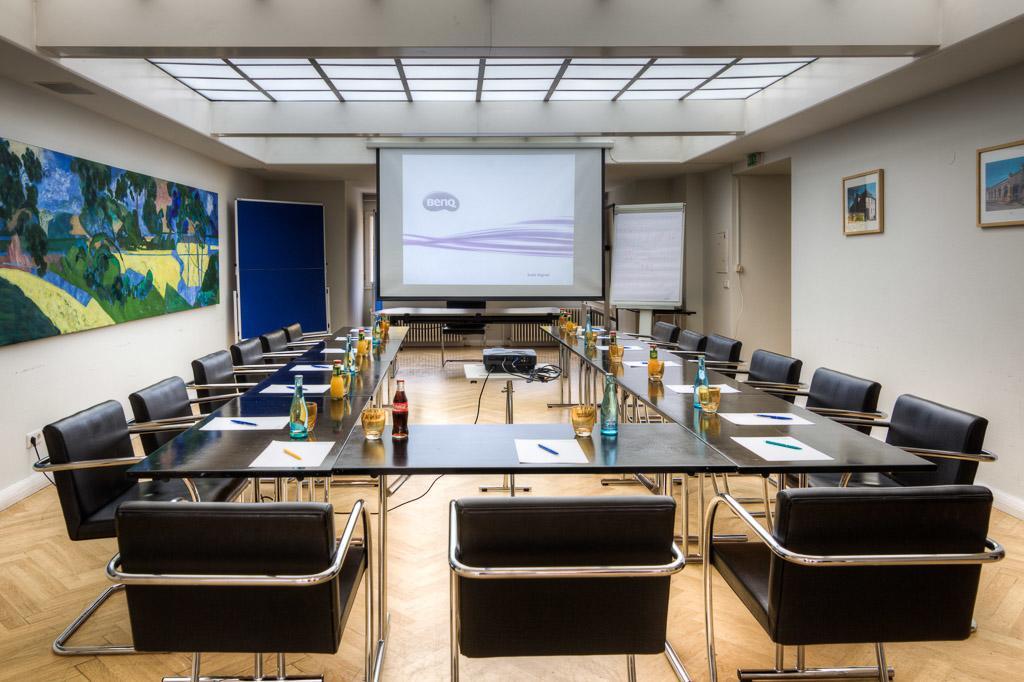 Hotel Vierseithof Лукенвалде Екстериор снимка