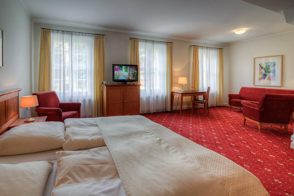 Hotel Vierseithof Лукенвалде Екстериор снимка