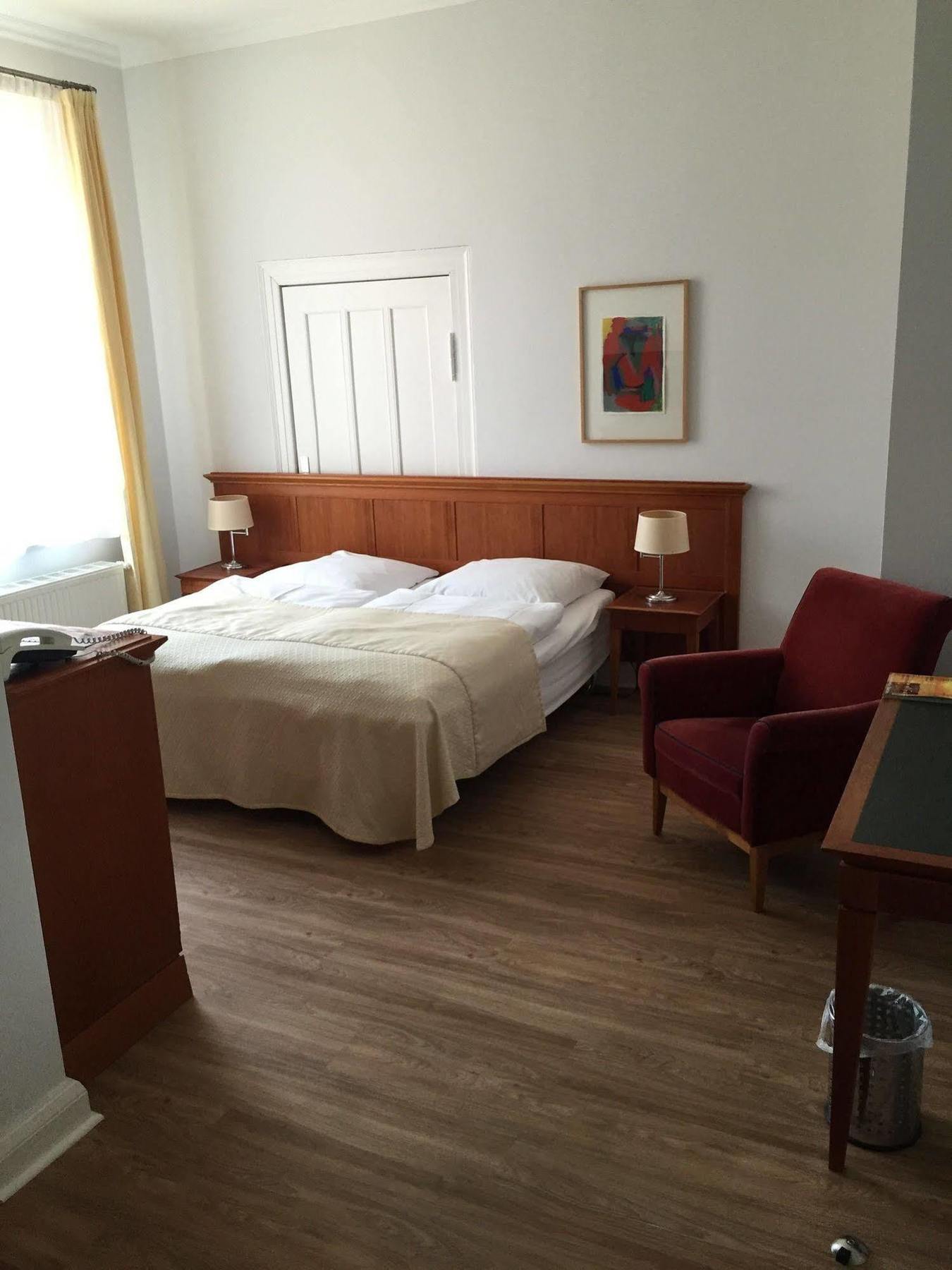 Hotel Vierseithof Лукенвалде Екстериор снимка
