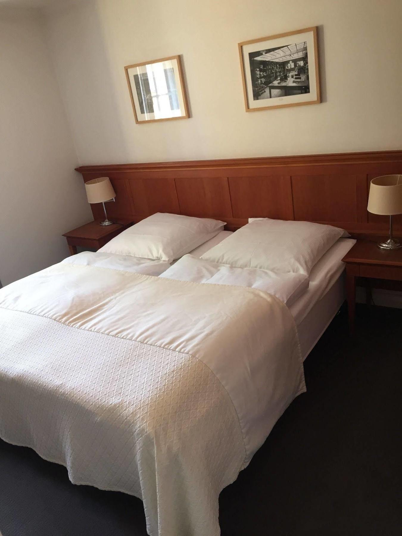 Hotel Vierseithof Лукенвалде Екстериор снимка